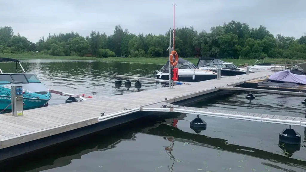 катера на причале